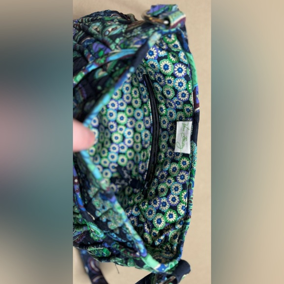 Vera Bradley Magnetic Flap Over Bag Excellent Condition - Picture 6 of 9